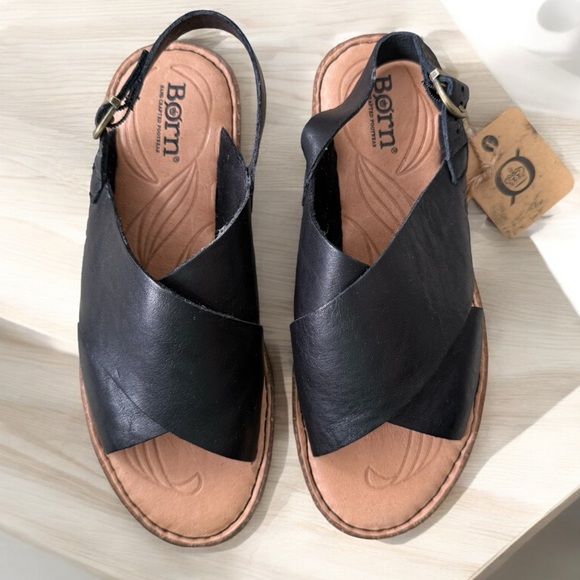 Women’s 6 BORN Santa Rosa Black Leather Sandal NIB - Picture 1 of 8